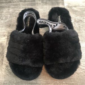 Kookaburra by UGG kids slipper. Slight wear.